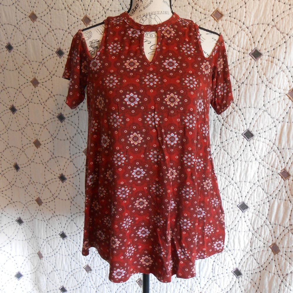 EUC Wallpapher Floral Print Cold Shoulder Top S